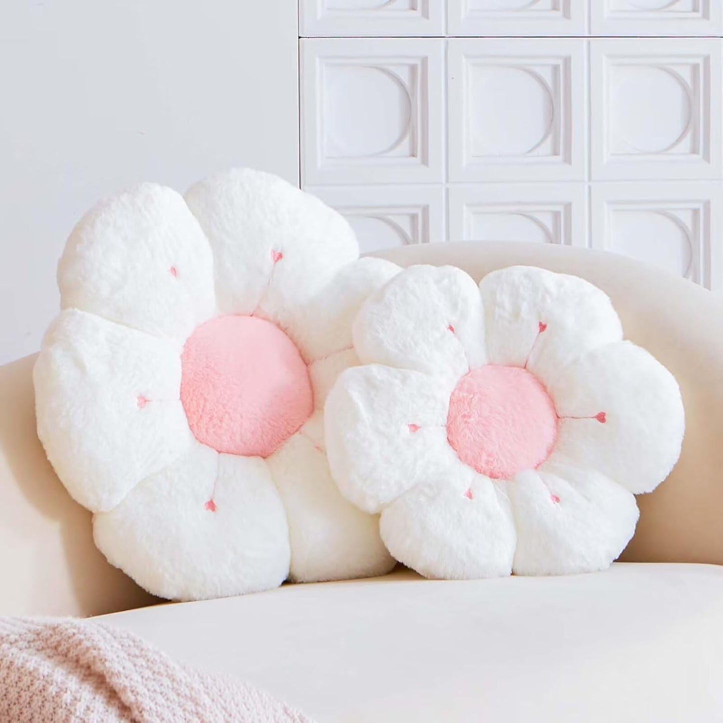 Flower Pillow, Cute Flower Shaped Decorative Pillow, Soft Rabbit Fur Daisy Pillow Home Decor Floor Seating Cushion for Bedroom Living Room (Black 19.6 Inch)