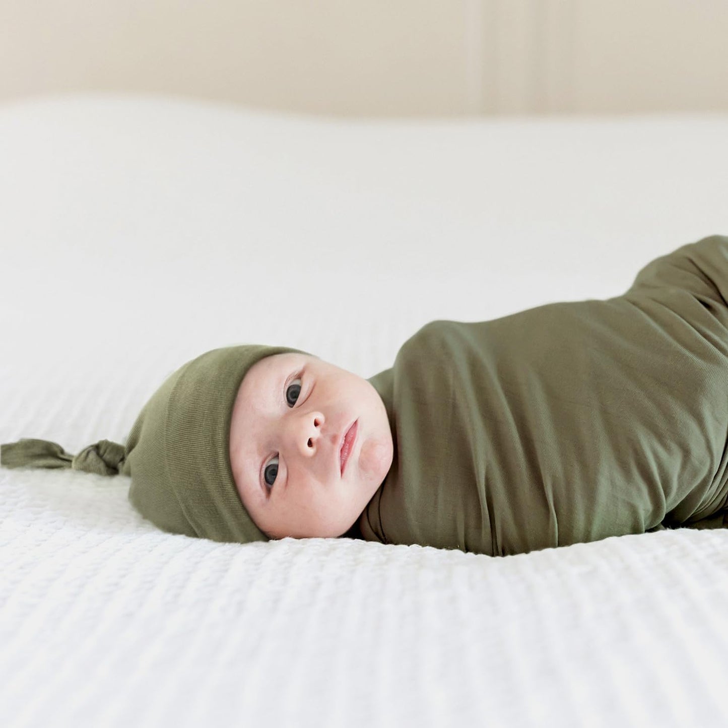 GRSSDER Newborn Swaddle Blanket, Ultra Soft Jersey Receiving Blanket with Matching Headband and Beanie Set 33×44", Stretchy Baby Neutral Swaddle Wrap for Girls and Boys