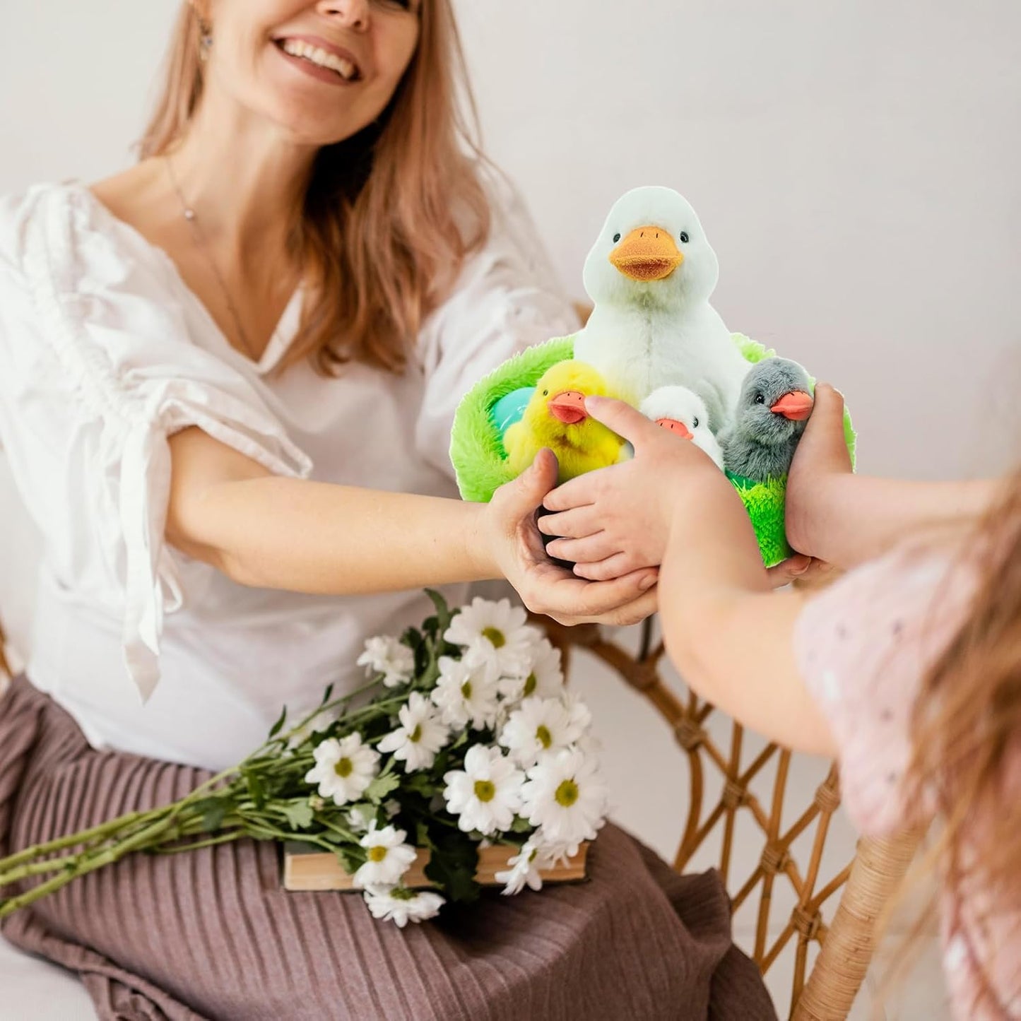 Plush Duck Toy Set with Mommy Duck and Ducklings - Squeaky Soft Stuffed Animals with Eggs & Carry Nest - Perfect Cuddly Gift for Kids, Toddlers, Baby Girls & Boys, Easter or Birthday
