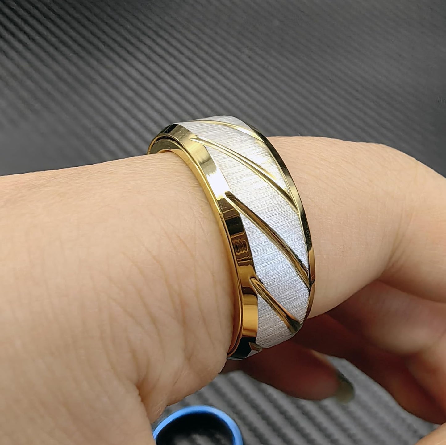 EDC Fidget Slider Fidget Toy Adult Stress Relief Metal Ratchet Ring Jewelry ADHD Recreational Fidget Toy Tactile Coin (Golden, 10)