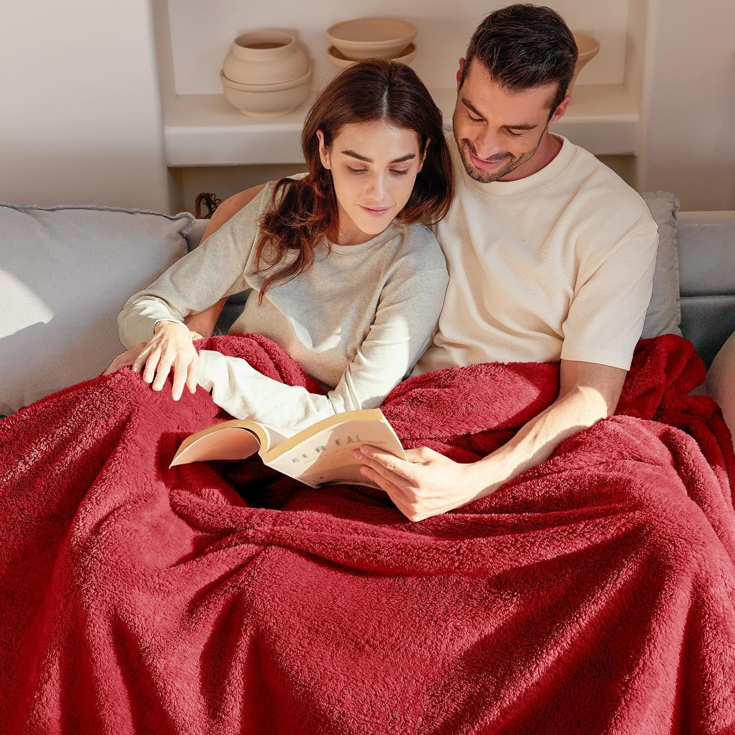 Exclusivo Mezcla Twin Size Flannel Fleece Blanket, Super Soft Velvet Plush Bed Blanket, Fuzzy Cozy and Warm for All Seasons, 60x80 Inches, Deep Red